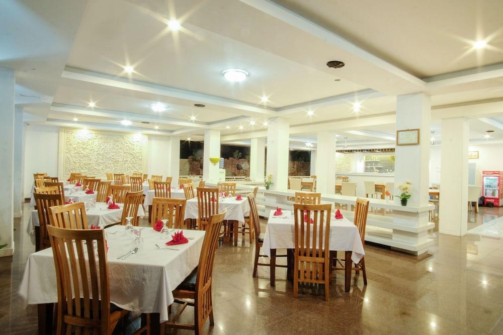 Puri Saron Senggigi Hotel Exteriör bild