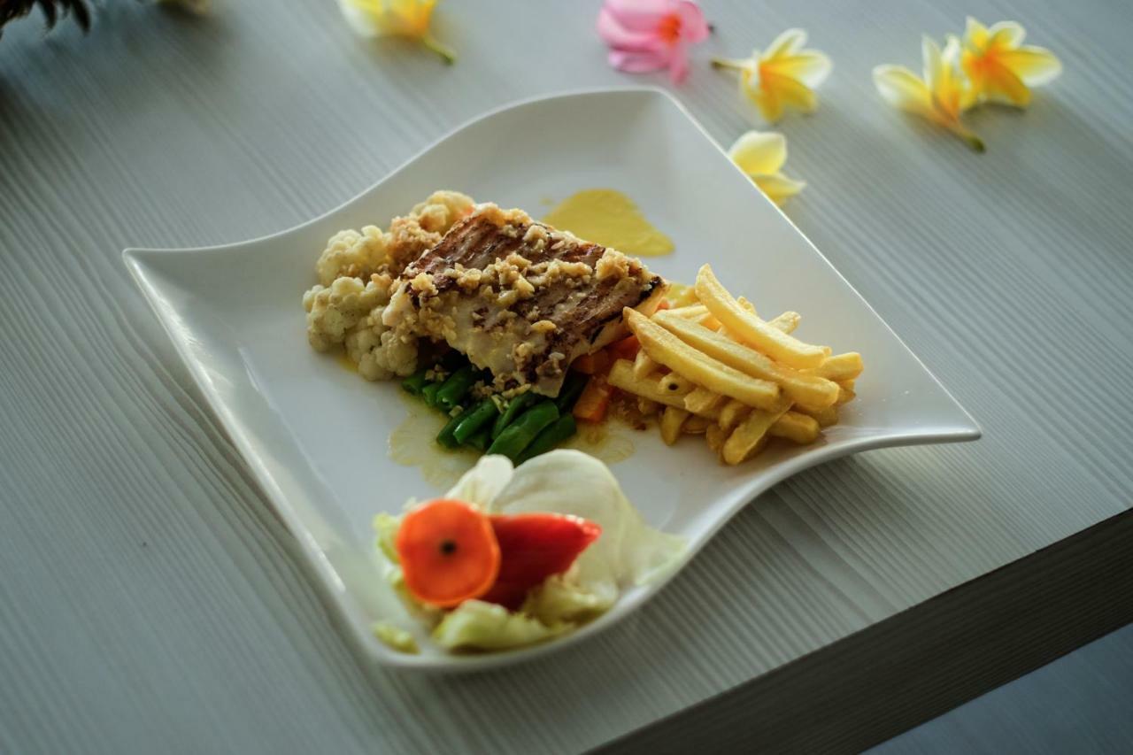 Puri Saron Senggigi Hotel Exteriör bild